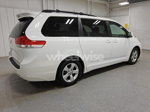 2014 TOYOTA SIENNA LE (VIN 5TDKK3DC4ES495638) main photo