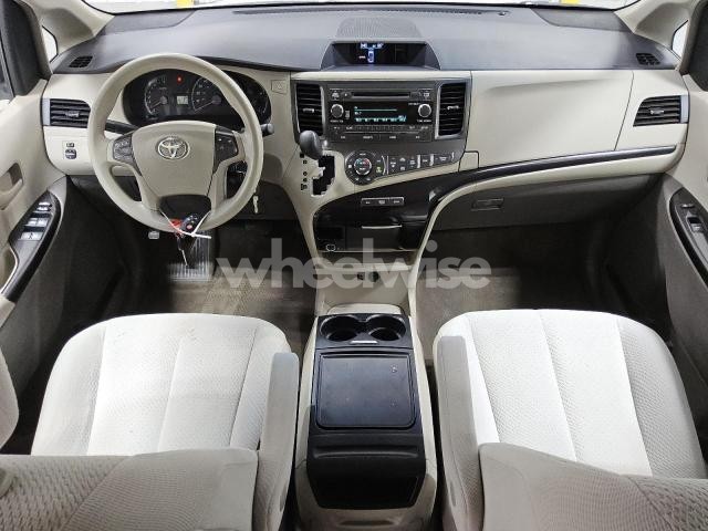 Photo 4 of 2014 TOYOTA SIENNA LE (VIN 5TDKK3DC4ES495638)