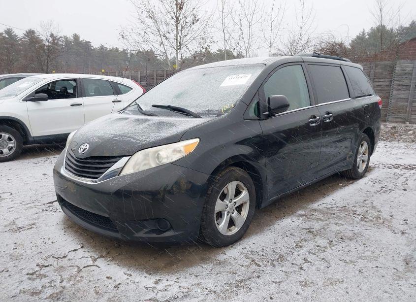 Photo 2 of 2014 Toyota Sienna LE V6 8 PASSENGER (VIN 5TDKK3DC4ES497020)