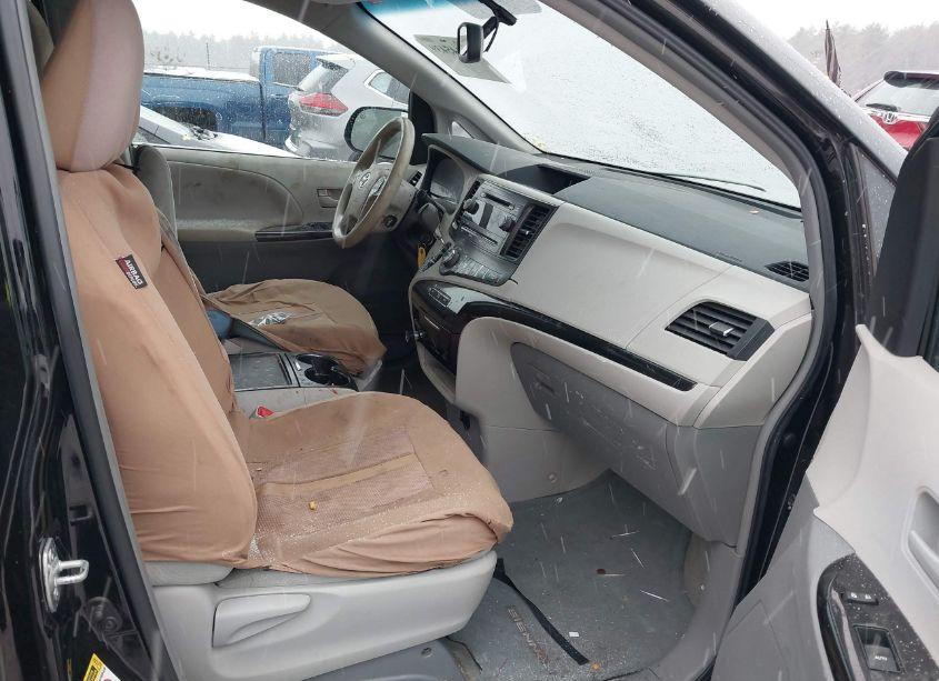 Photo 5 of 2014 Toyota Sienna LE V6 8 PASSENGER (VIN 5TDKK3DC4ES497020)