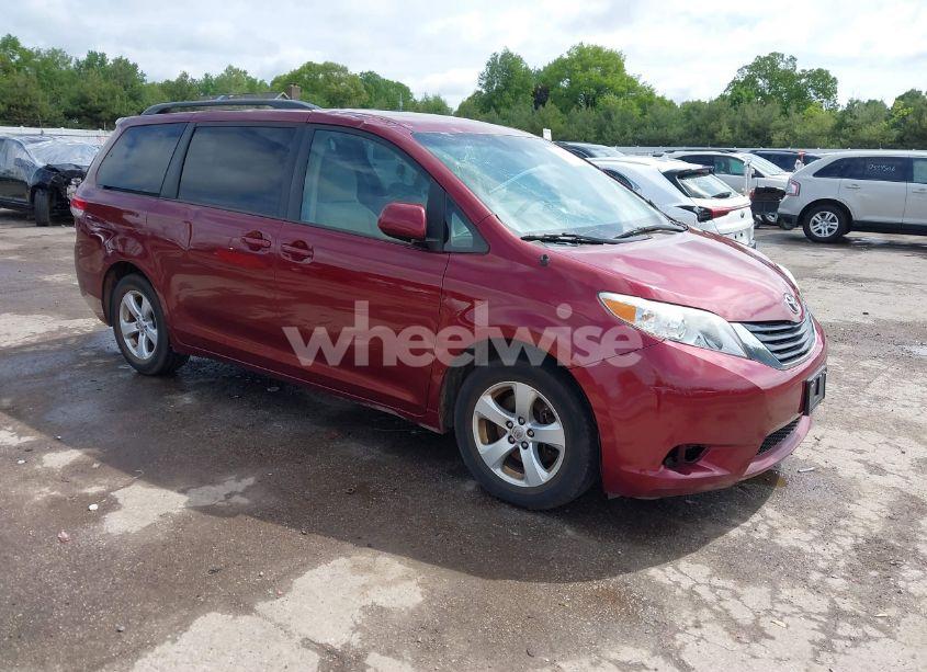 2014 Toyota Sienna LE V6 7 PASSENGER AUTO ACCESS SEAT/LE V6 7 PASSENGER MOBILITY/LE V6 8 PASSENGER (VIN 5TDKK3DC4ES498443) main photo