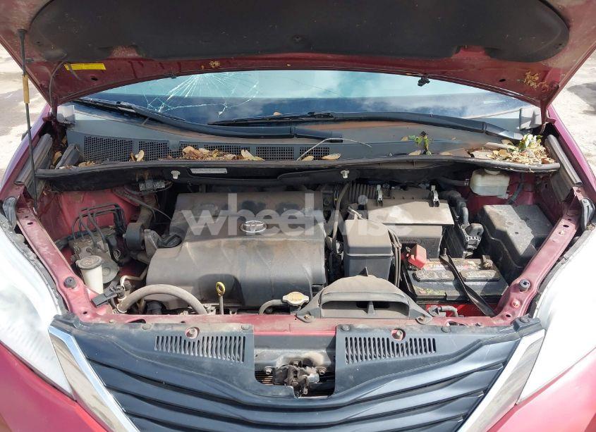 Photo 10 of 2014 Toyota Sienna LE V6 7 PASSENGER AUTO ACCESS SEAT/LE V6 7 PASSENGER MOBILITY/LE V6 8 PASSENGER (VIN 5TDKK3DC4ES498443)