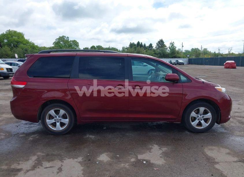 Photo 13 of 2014 Toyota Sienna LE V6 7 PASSENGER AUTO ACCESS SEAT/LE V6 7 PASSENGER MOBILITY/LE V6 8 PASSENGER (VIN 5TDKK3DC4ES498443)