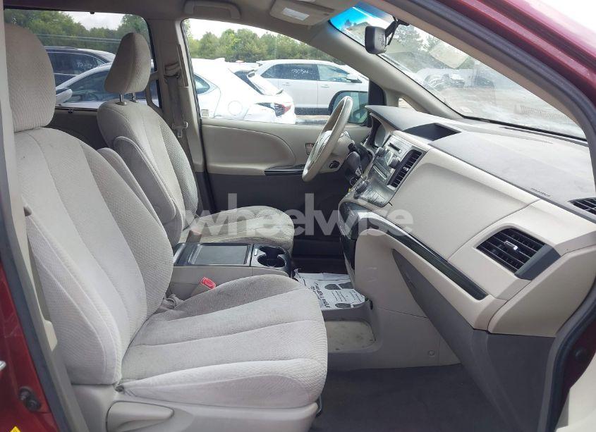 Photo 5 of 2014 Toyota Sienna LE V6 7 PASSENGER AUTO ACCESS SEAT/LE V6 7 PASSENGER MOBILITY/LE V6 8 PASSENGER (VIN 5TDKK3DC4ES498443)