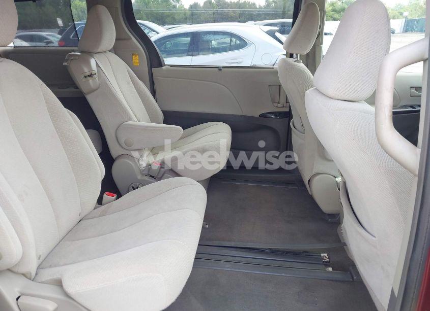 Photo 8 of 2014 Toyota Sienna LE V6 7 PASSENGER AUTO ACCESS SEAT/LE V6 7 PASSENGER MOBILITY/LE V6 8 PASSENGER (VIN 5TDKK3DC4ES498443)