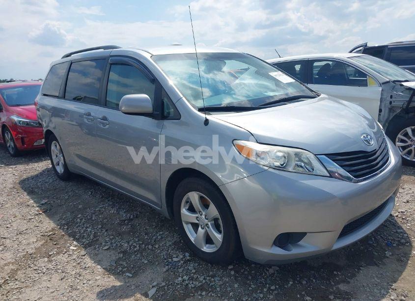 2014 Toyota Sienna LE V6 8 PASSENGER (VIN 5TDKK3DC4ES520053) main photo
