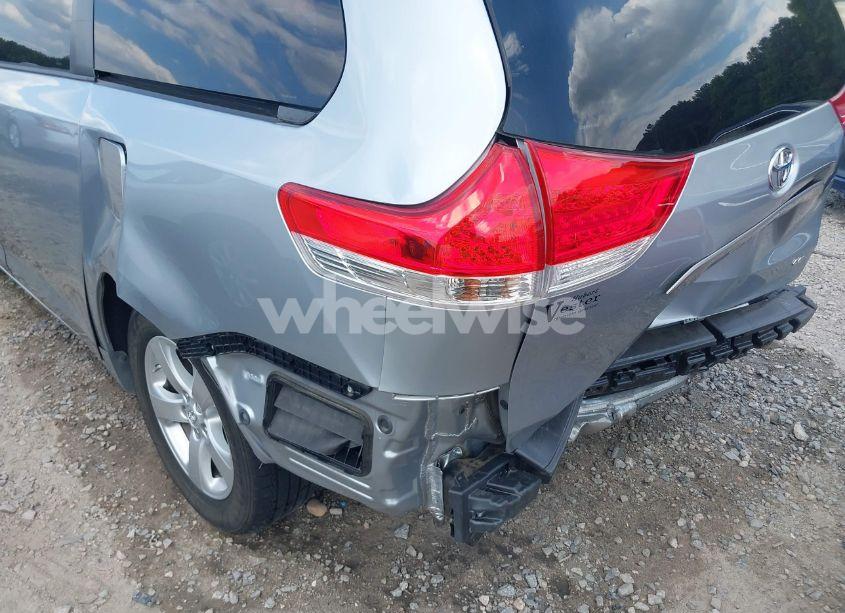 Photo 17 of 2014 Toyota Sienna LE V6 8 PASSENGER (VIN 5TDKK3DC4ES520053)