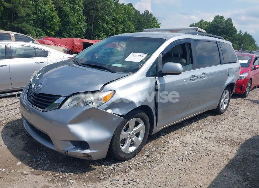 Photo 2 of 2014 Toyota Sienna LE V6 8 PASSENGER (VIN 5TDKK3DC4ES520053)