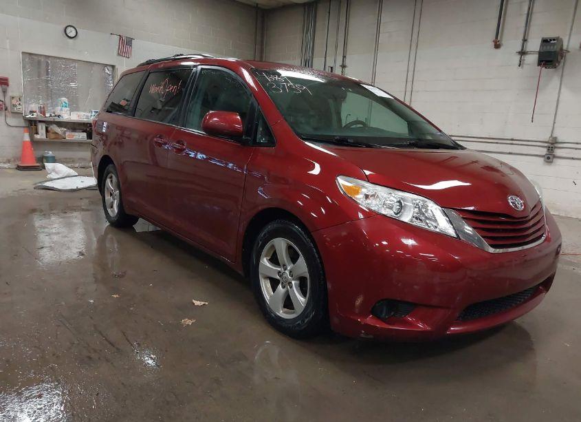 2015 Toyota Sienna LE 8 PASSENGER (VIN 5TDKK3DC4FS555418) main photo