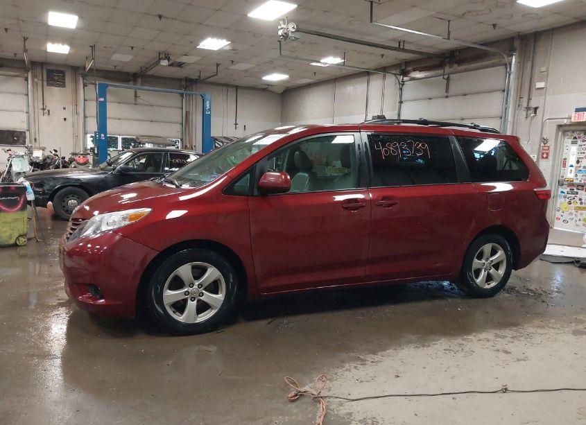 Photo 14 of 2015 Toyota Sienna LE 8 PASSENGER (VIN 5TDKK3DC4FS555418)