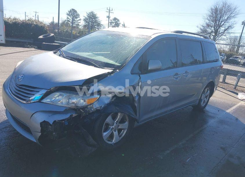 Photo 2 of 2015 Toyota Sienna LE 8 PASSENGER (VIN 5TDKK3DC4FS596132)