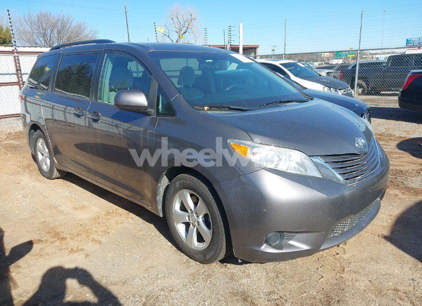 2015 Toyota Sienna LE 8 PASSENGER (VIN 5TDKK3DC4FS612216) main photo