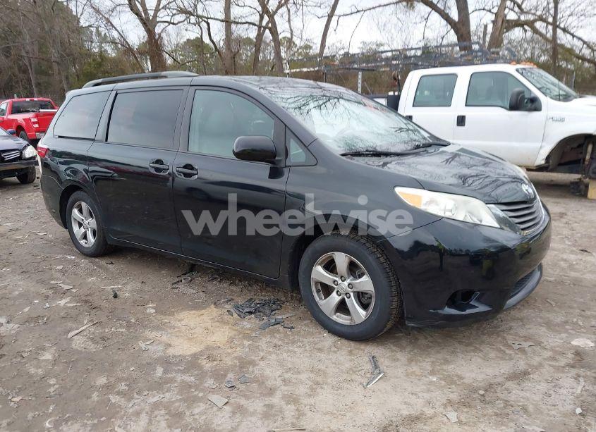 2015 Toyota Sienna LE 8 PASSENGER (VIN 5TDKK3DC4FS612233) main photo