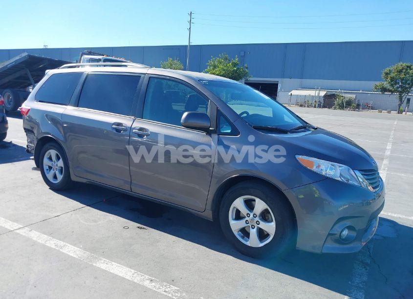 2015 Toyota Sienna LE 8 PASSENGER (VIN 5TDKK3DC4FS652778) main photo