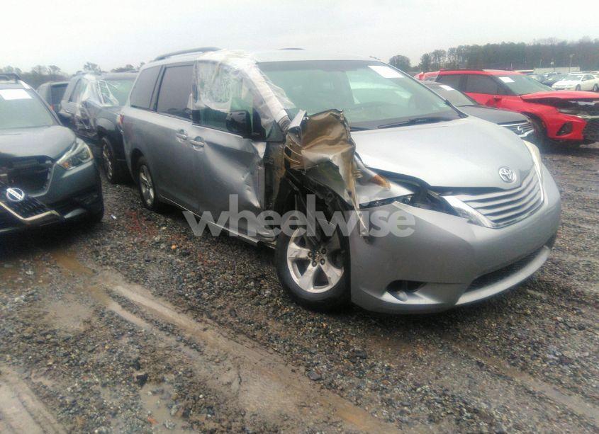 2015 Toyota Sienna LE 8 PASSENGER (VIN 5TDKK3DC4FS653929) main photo