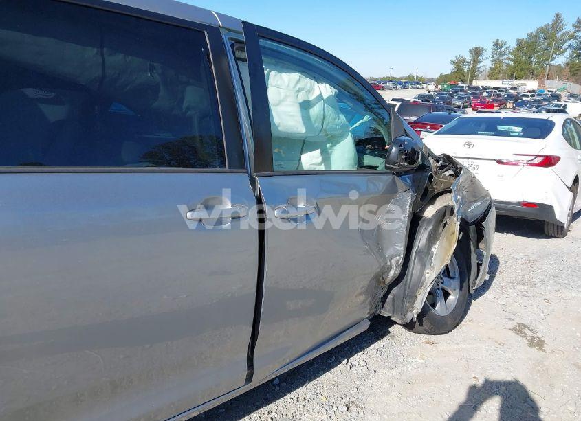 Photo 20 of 2015 Toyota Sienna LE 8 PASSENGER (VIN 5TDKK3DC4FS653929)