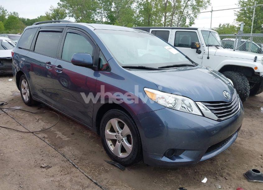 2015 Toyota Sienna (VIN 5TDKK3DC4FS684632) main photo