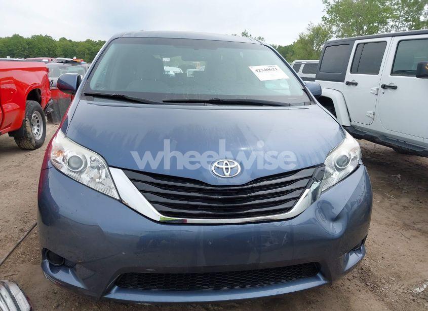 Photo 12 of 2015 Toyota Sienna (VIN 5TDKK3DC4FS684632)