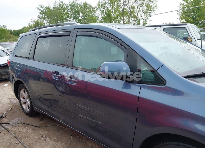 Photo 13 of 2015 Toyota Sienna (VIN 5TDKK3DC4FS684632)