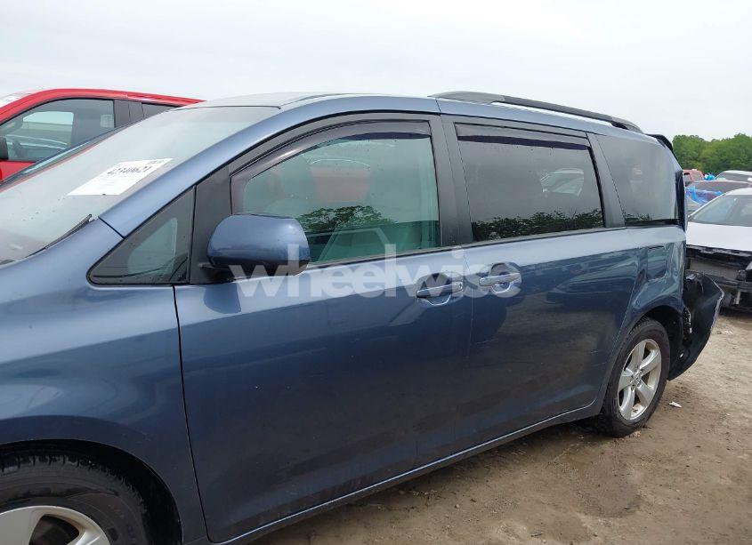 Photo 14 of 2015 Toyota Sienna (VIN 5TDKK3DC4FS684632)