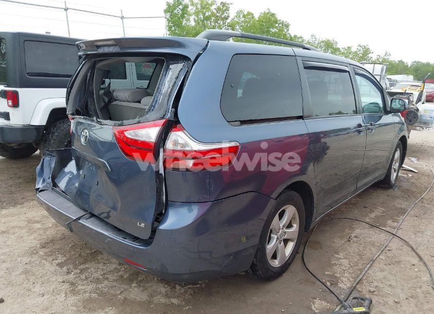 Photo 4 of 2015 Toyota Sienna (VIN 5TDKK3DC4FS684632)