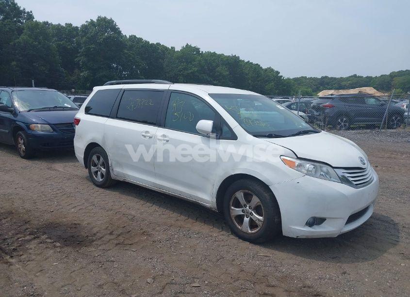 2016 Toyota Sienna LE 8 PASSENGER (VIN 5TDKK3DC4GS726041) main photo