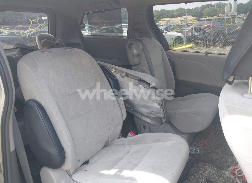 Photo 8 of 2016 Toyota Sienna LE 8 PASSENGER (VIN 5TDKK3DC4GS726041)