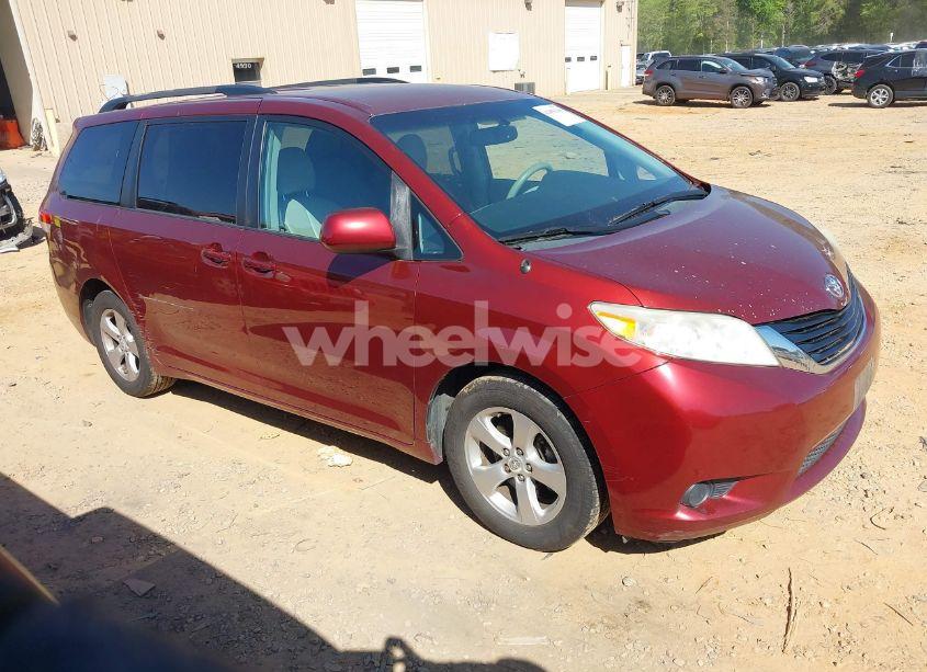 2011 Toyota Sienna LE V6 (VIN 5TDKK3DC5BS002349) main photo