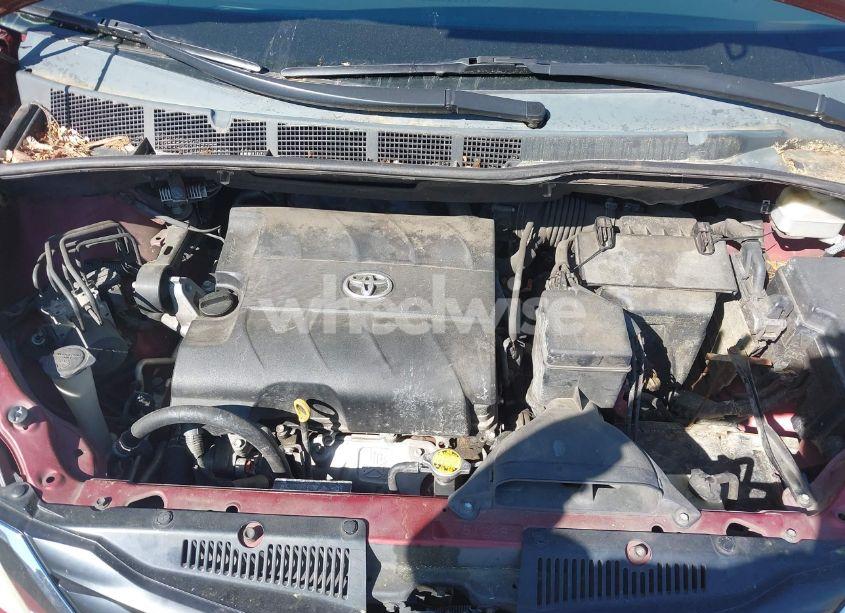 Photo 10 of 2011 Toyota Sienna LE V6 (VIN 5TDKK3DC5BS002349)