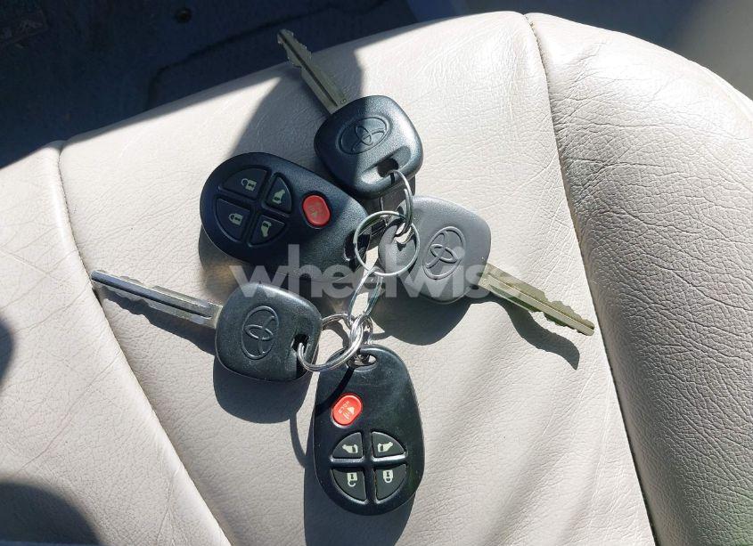 Photo 11 of 2011 Toyota Sienna LE V6 (VIN 5TDKK3DC5BS002349)