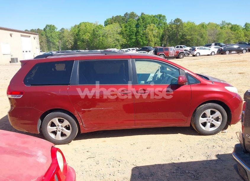 Photo 13 of 2011 Toyota Sienna LE V6 (VIN 5TDKK3DC5BS002349)