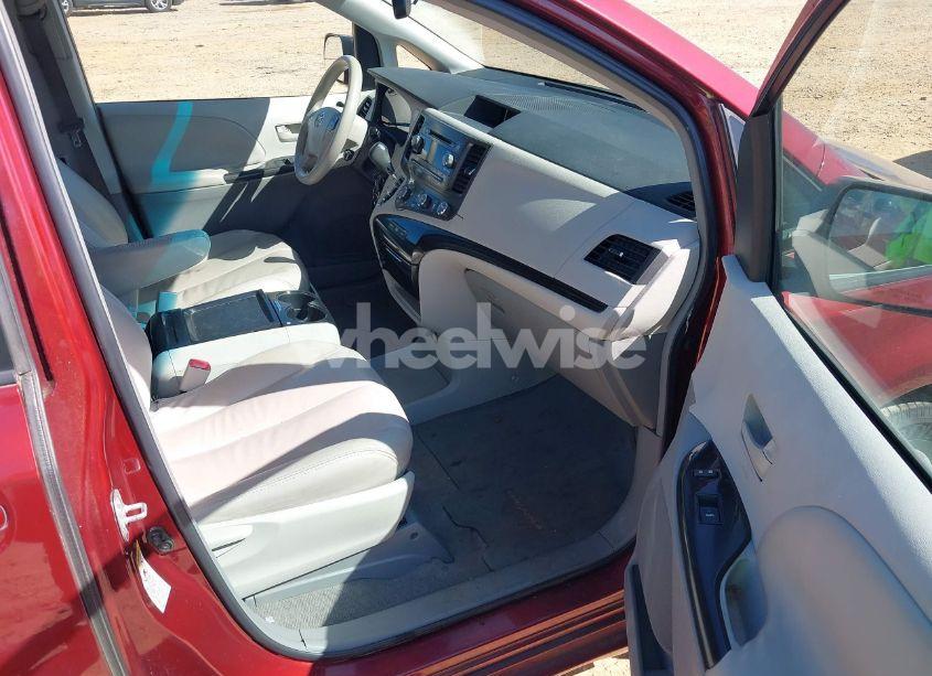 Photo 5 of 2011 Toyota Sienna LE V6 (VIN 5TDKK3DC5BS002349)