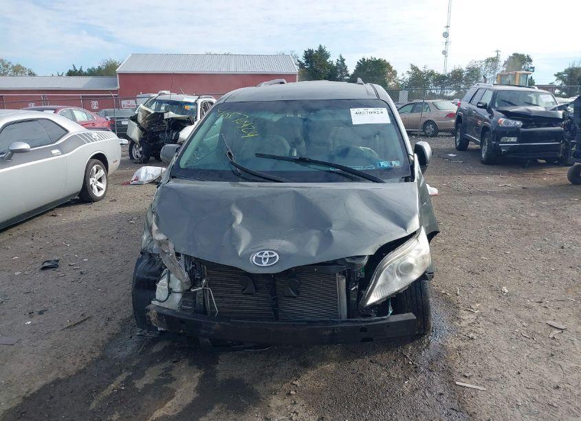 Photo 13 of 2011 Toyota Sienna LE V6 (VIN 5TDKK3DC5BS009625)