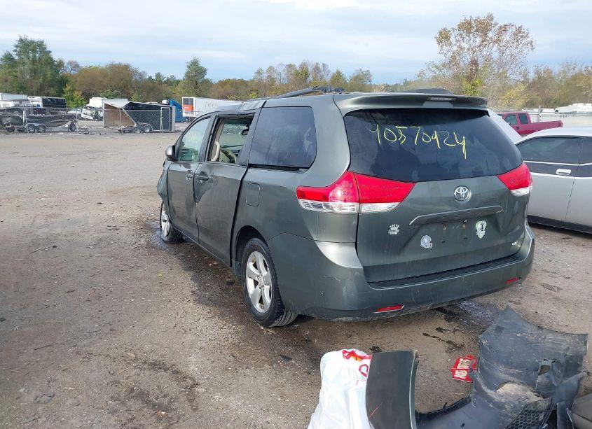 Photo 3 of 2011 Toyota Sienna LE V6 (VIN 5TDKK3DC5BS009625)