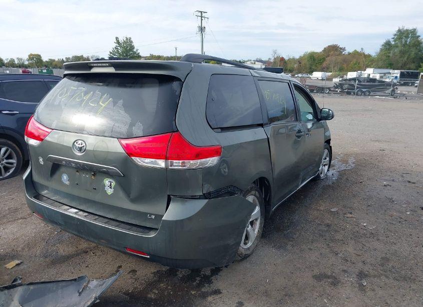 Photo 4 of 2011 Toyota Sienna LE V6 (VIN 5TDKK3DC5BS009625)