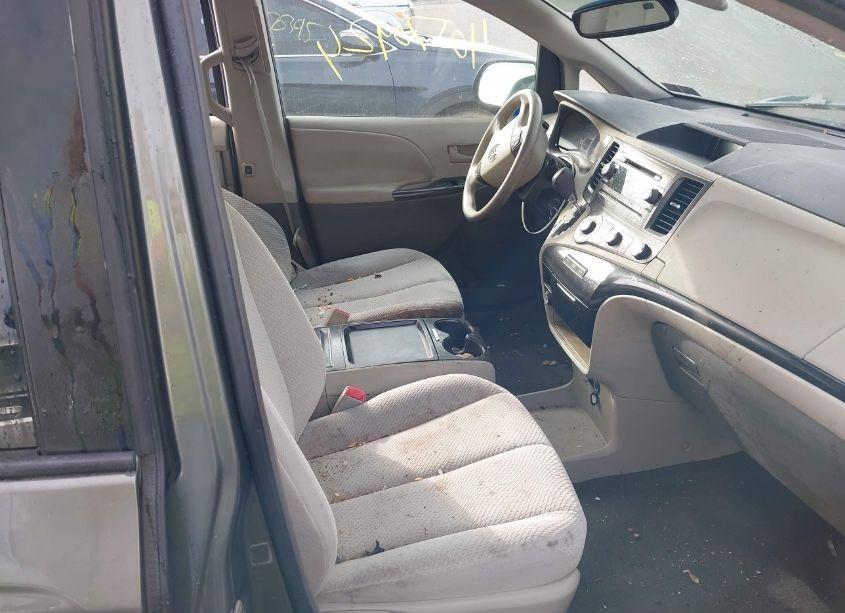 Photo 5 of 2011 Toyota Sienna LE V6 (VIN 5TDKK3DC5BS009625)