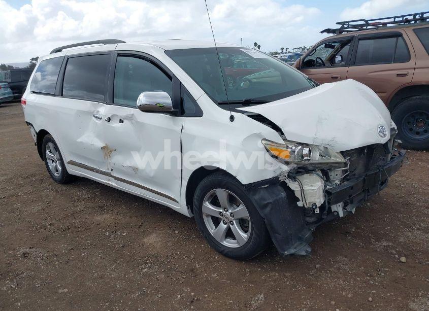 2011 Toyota Sienna LE V6 (VIN 5TDKK3DC5BS013058) main photo
