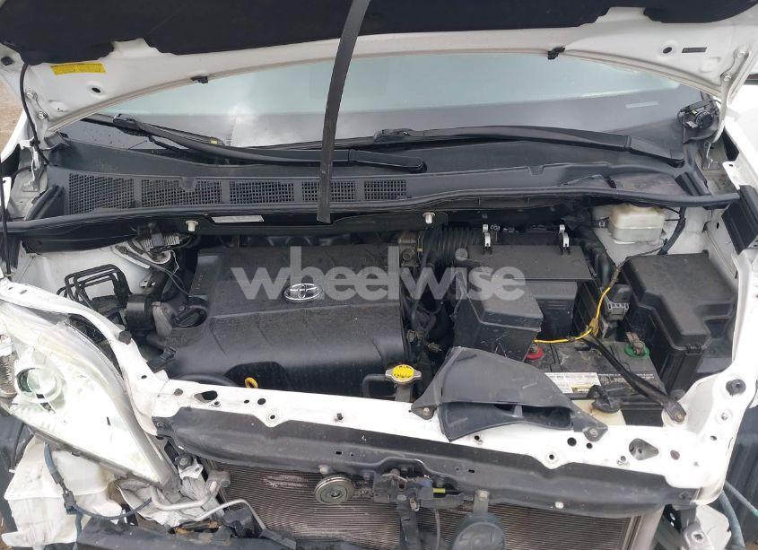 Photo 10 of 2011 Toyota Sienna LE V6 (VIN 5TDKK3DC5BS013058)