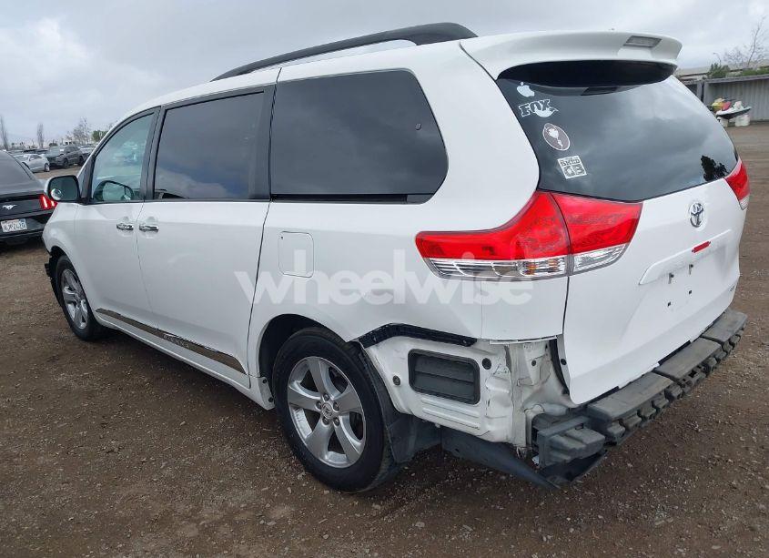 Photo 3 of 2011 Toyota Sienna LE V6 (VIN 5TDKK3DC5BS013058)