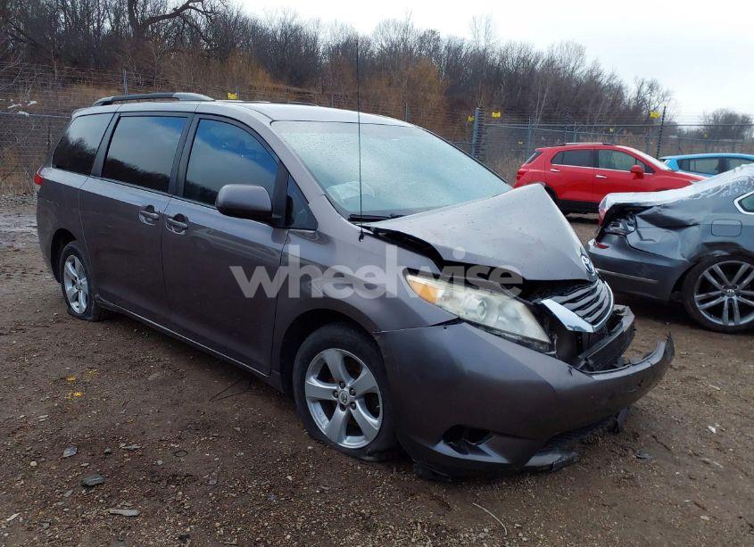 2011 Toyota Sienna LE V6 (VIN 5TDKK3DC5BS026988) main photo