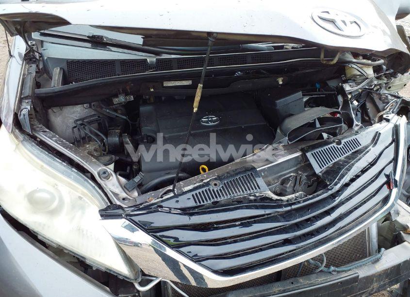 Photo 10 of 2011 Toyota Sienna LE V6 (VIN 5TDKK3DC5BS026988)