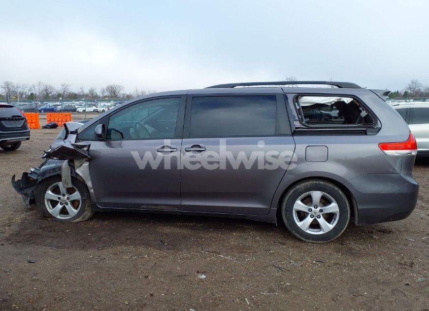 Photo 14 of 2011 Toyota Sienna LE V6 (VIN 5TDKK3DC5BS026988)