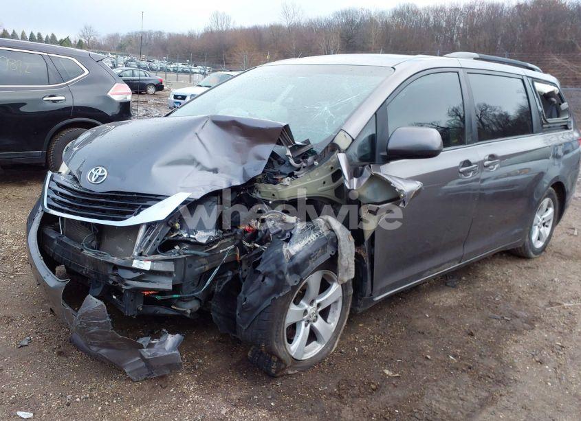 Photo 2 of 2011 Toyota Sienna LE V6 (VIN 5TDKK3DC5BS026988)