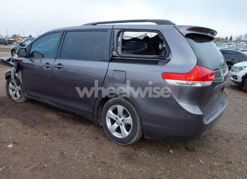Photo 3 of 2011 Toyota Sienna LE V6 (VIN 5TDKK3DC5BS026988)