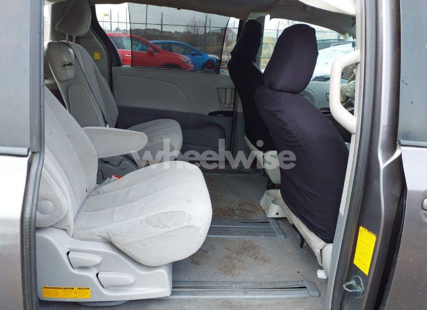 Photo 8 of 2011 Toyota Sienna LE V6 (VIN 5TDKK3DC5BS026988)