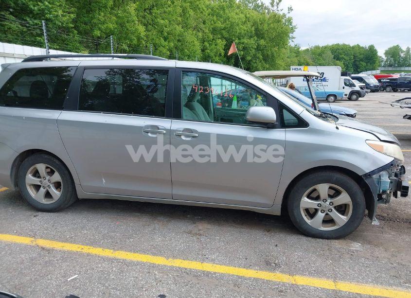 Photo 14 of 2011 Toyota Sienna LE V6/LE V6 AUTO ACCESS SEAT (VIN 5TDKK3DC5BS036145)