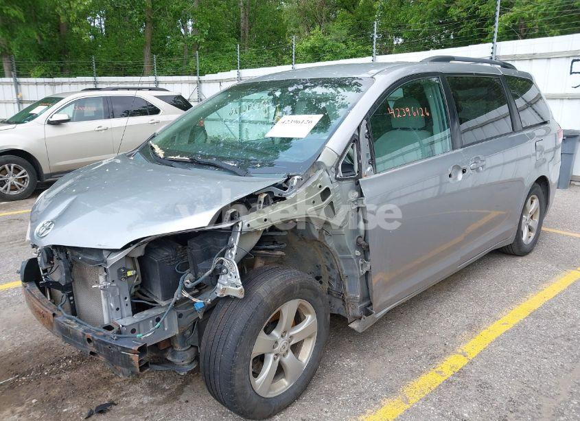 Photo 2 of 2011 Toyota Sienna LE V6/LE V6 AUTO ACCESS SEAT (VIN 5TDKK3DC5BS036145)