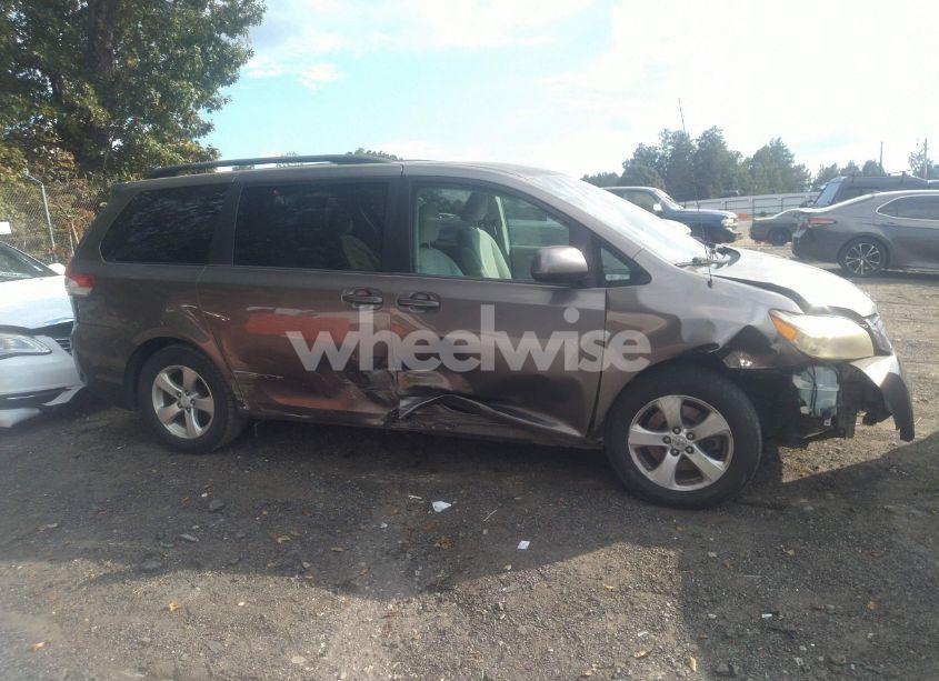 Photo 13 of 2011 Toyota Sienna LE V6 (VIN 5TDKK3DC5BS042852)