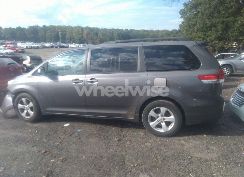 Photo 14 of 2011 Toyota Sienna LE V6 (VIN 5TDKK3DC5BS042852)