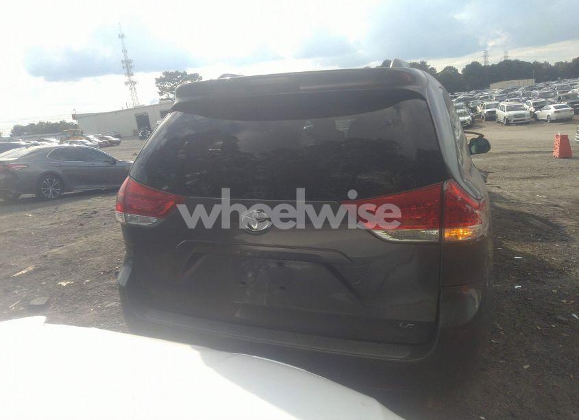 Photo 16 of 2011 Toyota Sienna LE V6 (VIN 5TDKK3DC5BS042852)